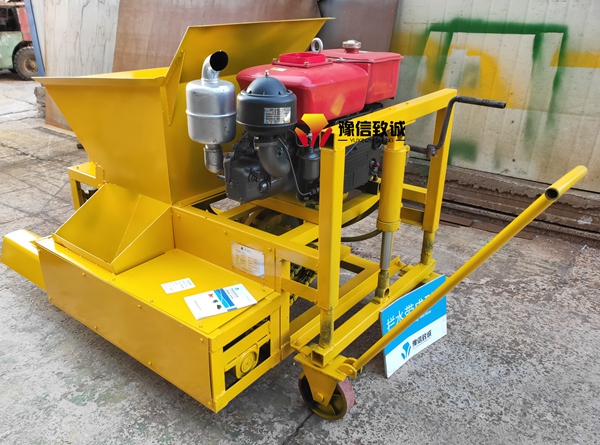 液壓型混凝土攔水帶滑模機(jī)